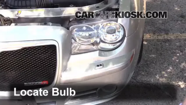 2006 Chrysler 300 C SRT8 6.1L V8 Luces Faro delantero (reemplazar foco)